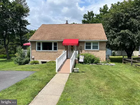393 Mountain View Rd, Reading, PA 19607