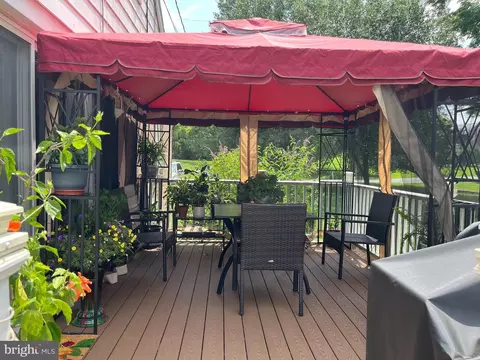 Exterior - 393 Mountain View Rd, Reading, PA 19607 photo 4 of 5