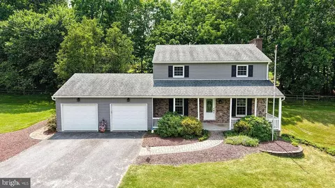 70 N Oneil St, Mohnton, PA 19540