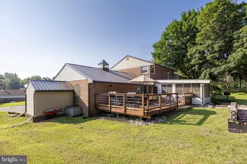 Exterior - 31 Sunset Ct, Sinking Spring, PA 19608 photo 8 of 11