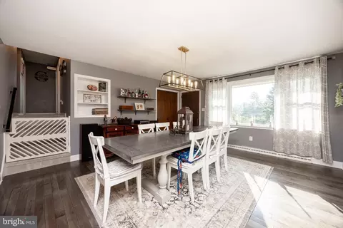 Dining - 31 Sunset Ct, Sinking Spring, PA 19608 photo 2 of 4