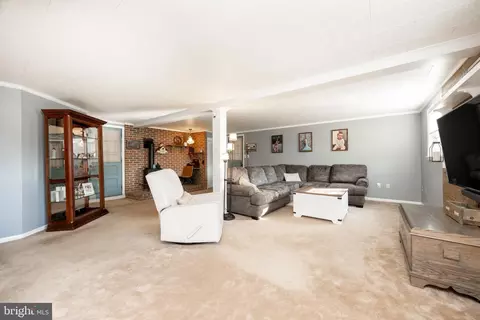Living - 31 Sunset Ct, Sinking Spring, PA 19608 photo 1 of 3