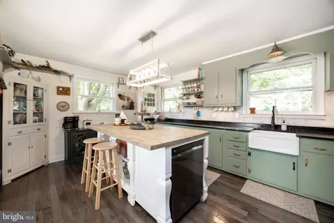 Kitchen - 31 Sunset Ct, Sinking Spring, PA 19608 photo 2 of 3