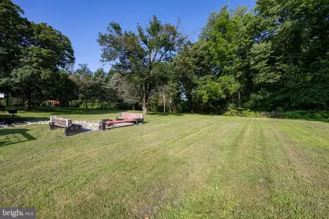 Exterior - 31 Sunset Ct, Sinking Spring, PA 19608 photo 7 of 11
