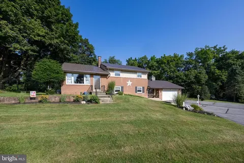 Exterior - 31 Sunset Ct, Sinking Spring, PA 19608 photo 10 of 11