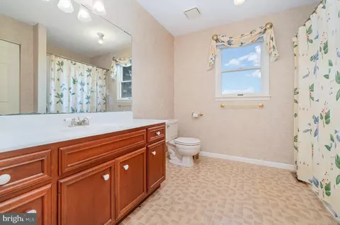 Bath - 25 Estates Dr, Reading, PA 19606 photo 1 of 1