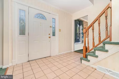 Entry Way - 25 Estates Dr, Reading, PA 19606 photo 1 of 3