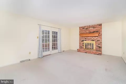 Living - 25 Estates Dr, Reading, PA 19606 photo 1 of 4