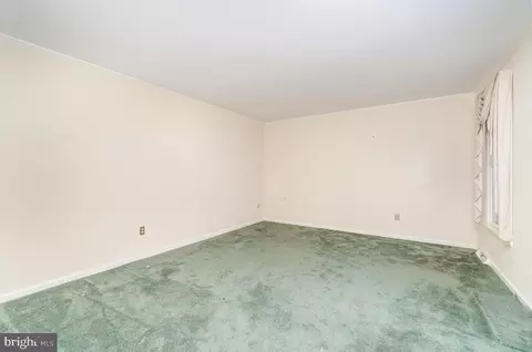 Living - 25 Estates Dr, Reading, PA 19606 photo 3 of 4