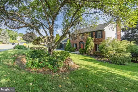 Exterior - 25 Estates Dr, Reading, PA 19606 photo 2 of 7