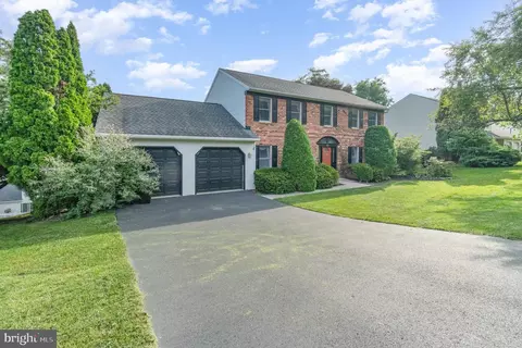 Exterior - 25 Estates Dr, Reading, PA 19606 photo 3 of 7