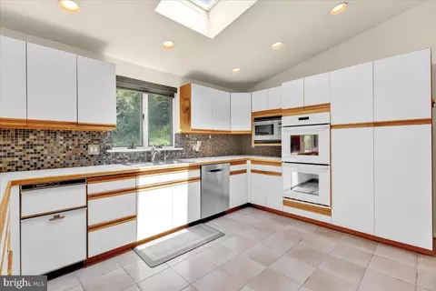 4 Executive Cir, Reading, PA 19606 photo 15