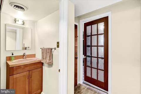 4 Executive Cir, Reading, PA 19606 photo 8