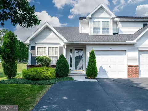 158 Waterford Ln, Reading, PA 19606