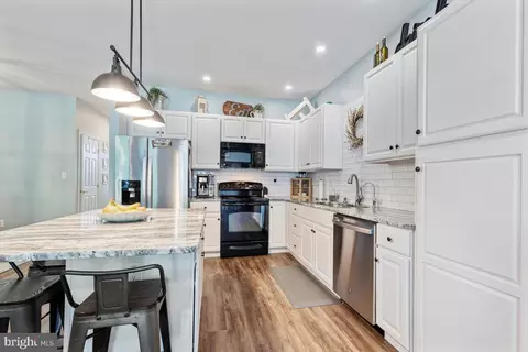Kitchen - 22 Sugar Maple Rd, Barto, PA 19504 photo 3 of 3