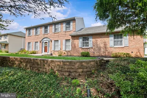 21 Golfview Ln, Reading, PA 19606 photo 2