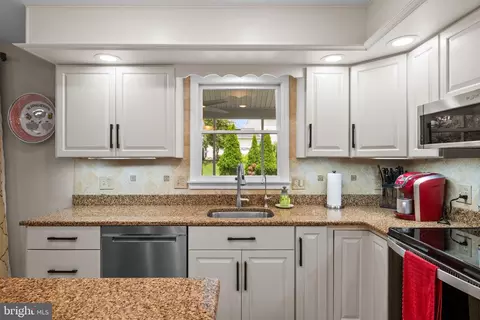 21 Golfview Ln, Reading, PA 19606 photo 6