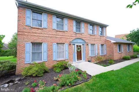 21 Golfview Ln, Reading, PA 19606 photo 3