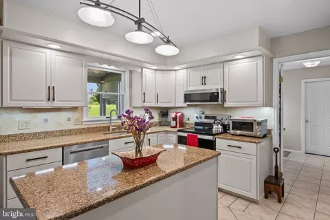 21 Golfview Ln, Reading, PA 19606 photo 8