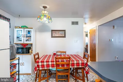 327 Ernst Rd, Reading, PA 19601 photo 9