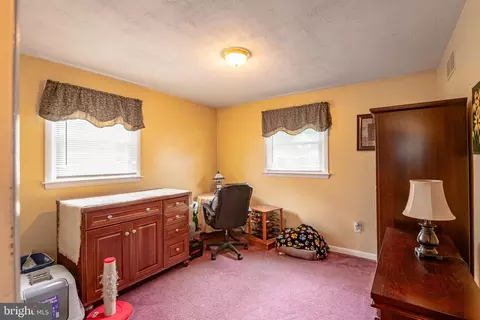 327 Ernst Rd, Reading, PA 19601 photo 14