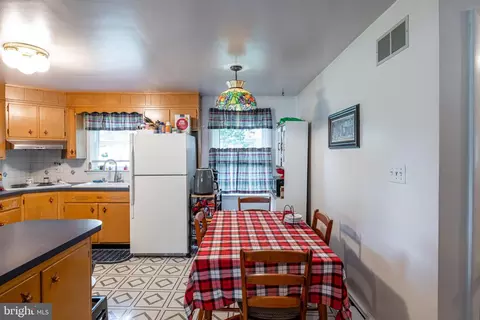 327 Ernst Rd, Reading, PA 19601 photo 7