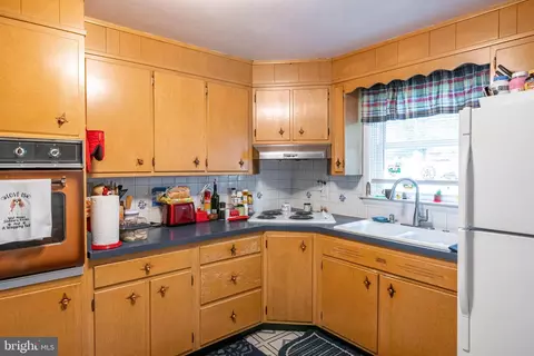 327 Ernst Rd, Reading, PA 19601 photo 10