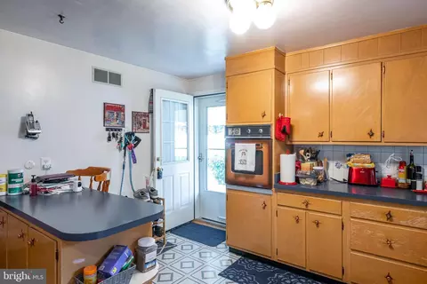 327 Ernst Rd, Reading, PA 19601 photo 11