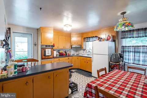 327 Ernst Rd, Reading, PA 19601 photo 8