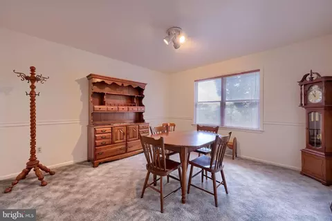 Dining - 254 Faust Rd, Reading, PA 19608 photo 2 of 4