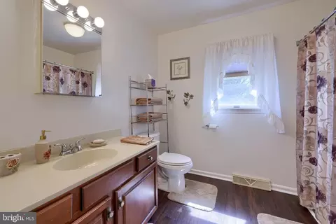 Bath - 254 Faust Rd, Reading, PA 19608 photo 4 of 5