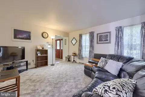 Living - 254 Faust Rd, Reading, PA 19608 photo 2 of 4