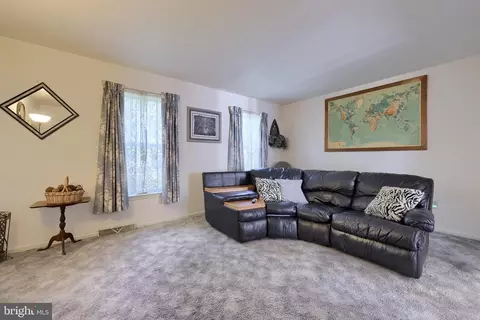 Living - 254 Faust Rd, Reading, PA 19608 photo 1 of 4