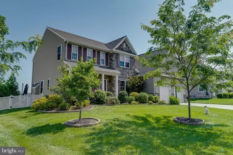 9 Sovereign Dr, Douglassville, PA 19518