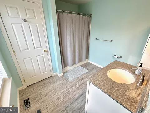 Bath - 75 Maci Way, Reading, PA 19606 photo 3 of 4