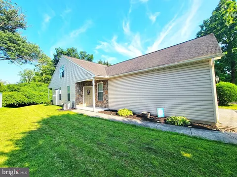 502 W Lawn, West Lawn, PA 19609