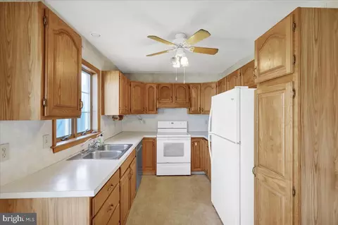 903 Cacoosing Dr, Reading, PA 19608 photo 14