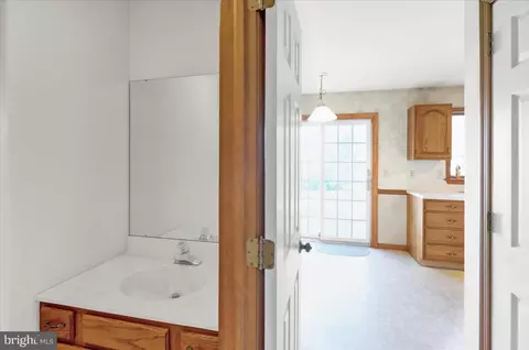 903 Cacoosing Dr, Reading, PA 19608 photo 12