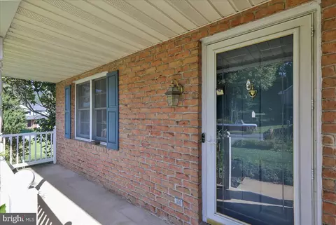 903 Cacoosing Dr, Reading, PA 19608 photo 2