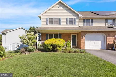 903 Cacoosing Dr, Reading, PA 19608