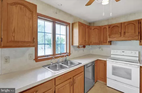 903 Cacoosing Dr, Reading, PA 19608 photo 15
