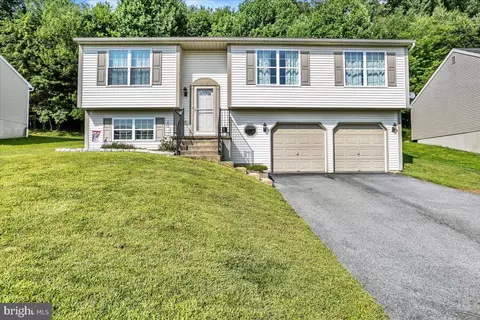 1017 Saylor Dr, Temple, PA 19560