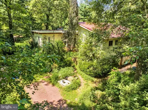 686 Hill Rd, Robesonia, PA 19551