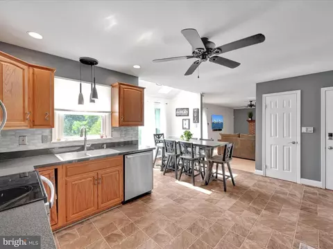Kitchen - 27 Flint Ridge Dr, Reading, PA 19607 photo 3 of 3