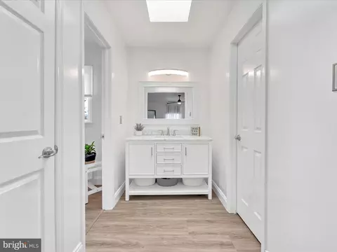 Entry Way - 27 Flint Ridge Dr, Reading, PA 19607 photo 2 of 3