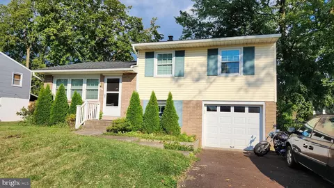 111 Maplewood Dr, Douglassville, PA 19518
