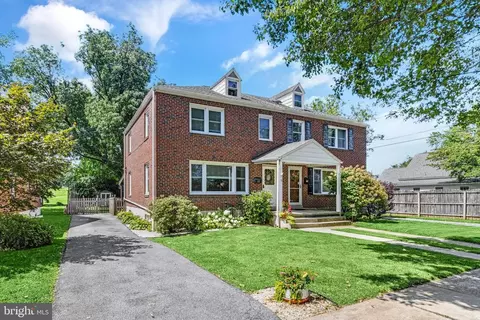 22 Lawndale Rd, Wyomissing, PA 19610