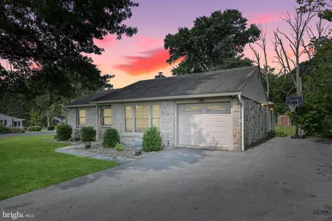 408 Old Airport Rd, Douglassville, PA 19518