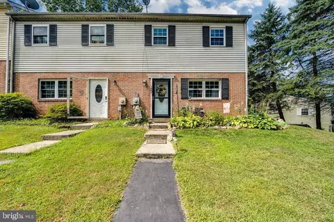 1261 Fox Run, Reading, PA 19606 photo 4