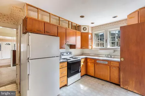 Kitchen - 122 Reading Ave, Reading, PA 19607 photo 2 of 2